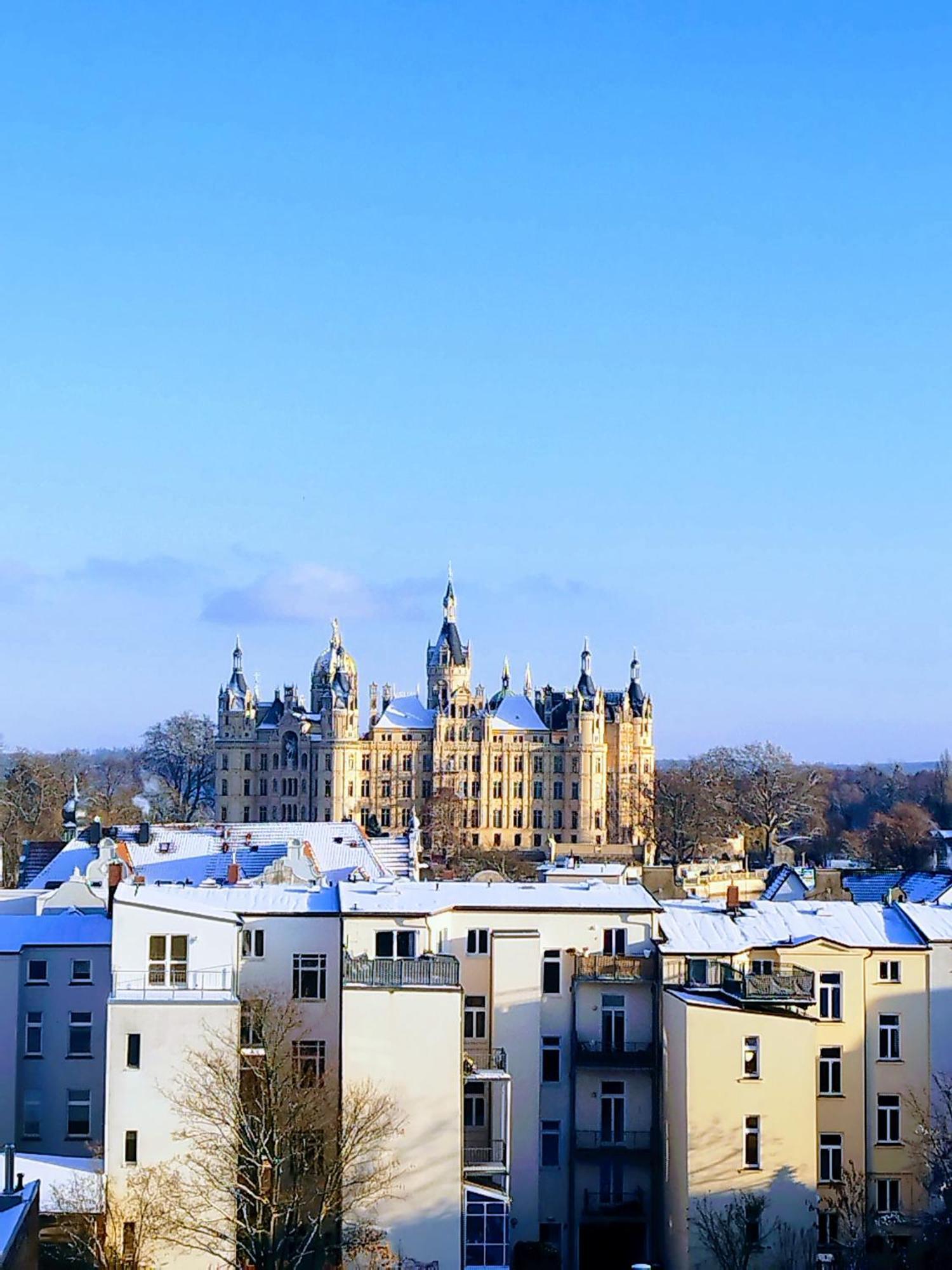Schlosskoenig - Modernes & Zentrales Apartment Mit Balkon Und Arbeitsplatz 슈베린 외부 사진