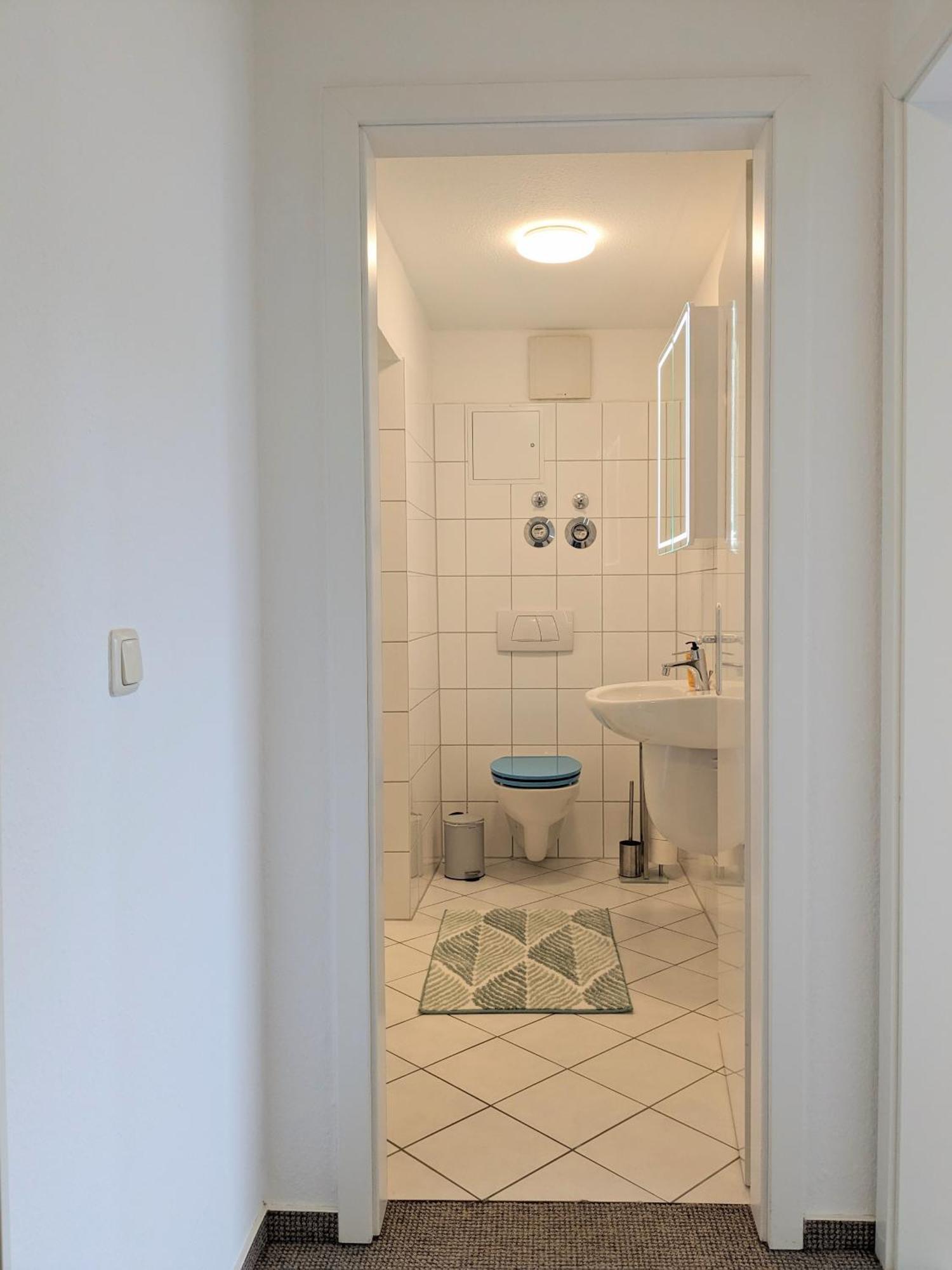 Schlosskoenig - Modernes & Zentrales Apartment Mit Balkon Und Arbeitsplatz 슈베린 객실 사진